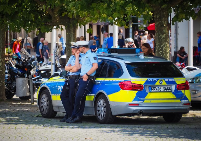 Eine kurze Fahrt im Polizeiwagen kann einem Minderjährigen 71,50 € kosten